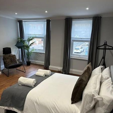 High Wycombe Centre- 2 Bed Flat 아파트 외부 사진