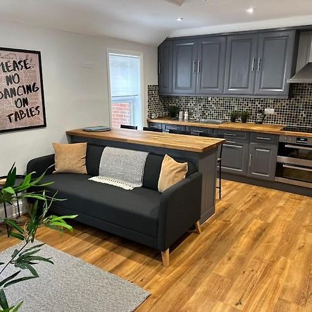 High Wycombe Centre- 2 Bed Flat 아파트 외부 사진
