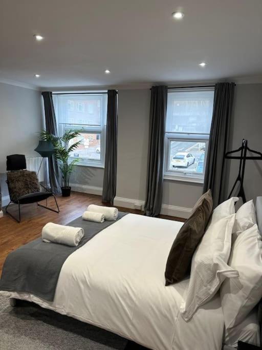 High Wycombe Centre- 2 Bed Flat 아파트 외부 사진