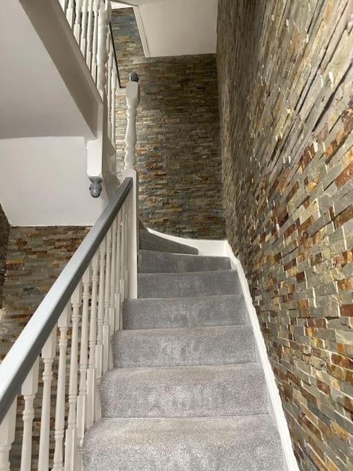 High Wycombe Centre- 2 Bed Flat 아파트 외부 사진
