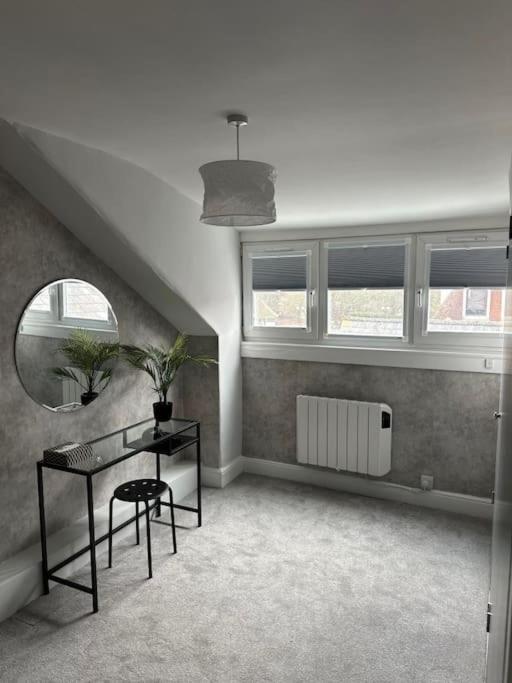 High Wycombe Centre- 2 Bed Flat 아파트 외부 사진