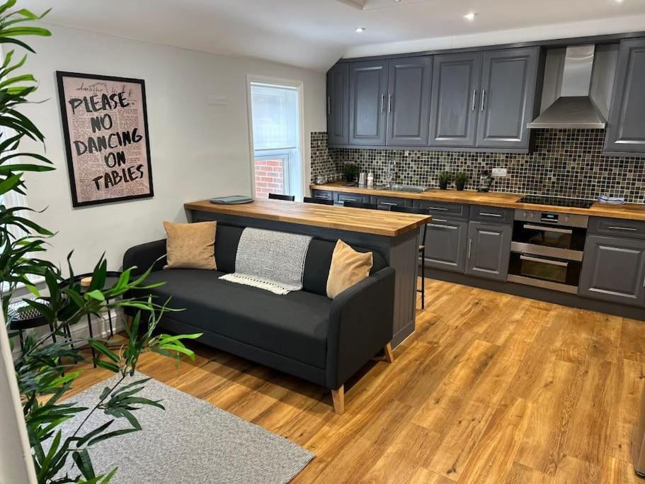 High Wycombe Centre- 2 Bed Flat 아파트 외부 사진